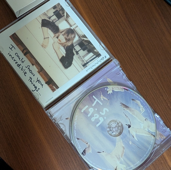 3/$10 Taylor Swift 1989 CD - Picture 6 of 10